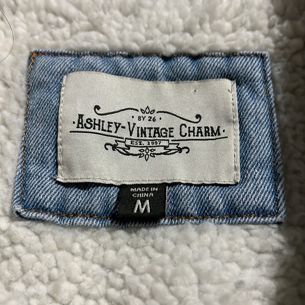 Jean jacket - Picture 2 of 3